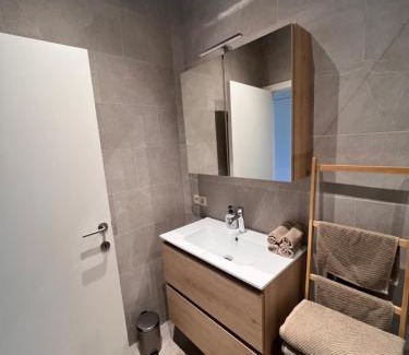 Schipperskwartier Apartment | Cozy Feels, Central Vibes