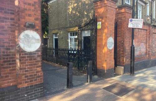 Wandsworth Apartment | Cozy Fireplace City Nest SW18 Zone 2
