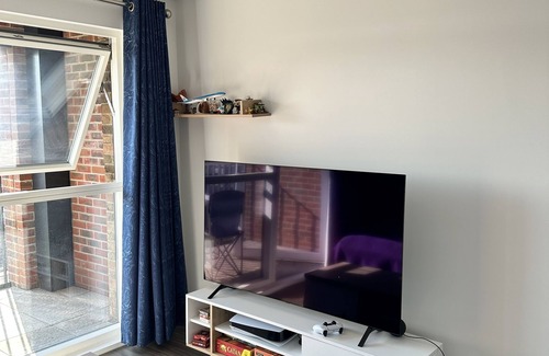 East Ham Apartment | Cozy Flat in East London Close to Central