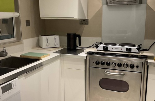 Chiswick Apartment | Cozy Flat In The Heart of Chiswick Central Location 4 min to Metro SEE OFFER NOW