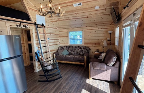 New Tazewell Boat Rental | Cozy floating home, AC on Norris Lake at Straight Creek Marina