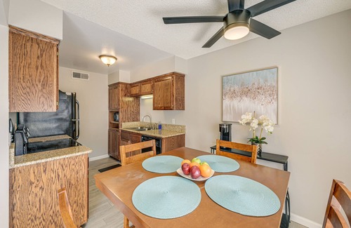 Fresno Condo | Cozy Fresno Condo w/Balcony & Pool Access
