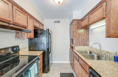 Fresno Condo | Cozy Fresno Condo w/Balcony & Pool Access