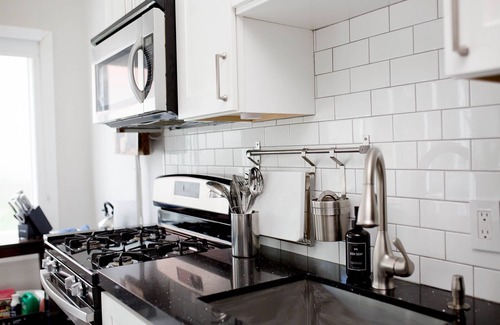 Downtown Fort Lauderdale Apartment | Cozy - full kitchen & 10ft island - 1.2G Wifi