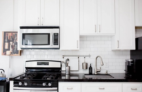 Downtown Fort Lauderdale Apartment | Cozy - full kitchen & 10ft island - 1.2G Wifi