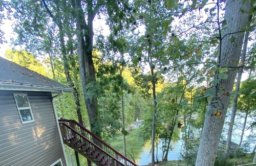 Moneta Cottage | Cozy & fun Lake House with water access and game room!