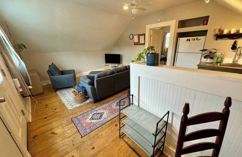 Bradford Apartment | Cozy, furnished apartment for short-mid term stays