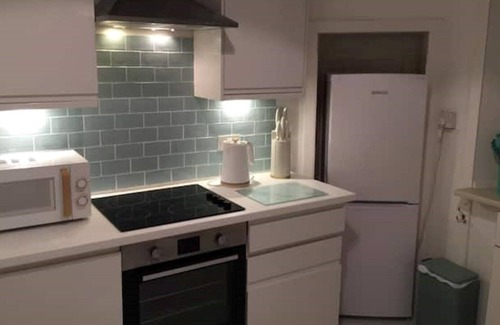 Millport Apartment | Cozy corner ground floor flat close to the sea! 5 night minimum stay July/August