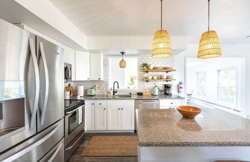 Lower Township House | Cozy Getaway- 5 min drive to beach/pet friendly