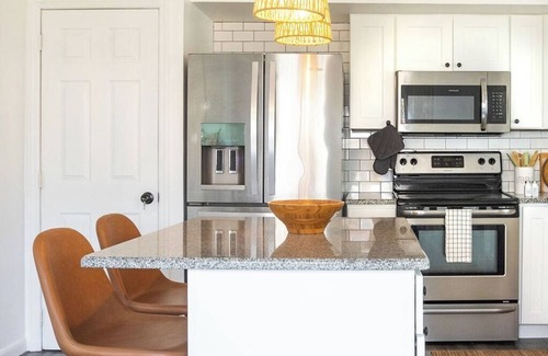 Lower Township House | Cozy Getaway- 5 min drive to beach/pet friendly