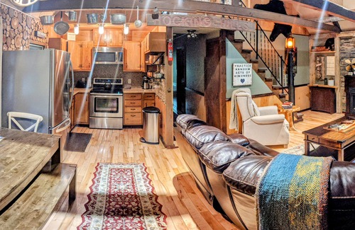 Rockbridge House | Cozy Getaway Nestled on a Hillside in the Heart of Hocking Hills!