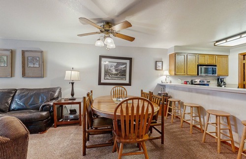 McCall Condo | Cozy Golf-View Condo with Pools, Hot Tub & Gym - Nearby Ski & Lake Access