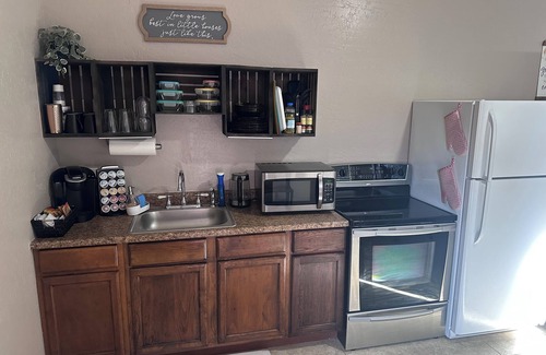 Glendale Apartment | Cozy Guest House Apartment w/Shared Backyard Oasis, Spa & Pool