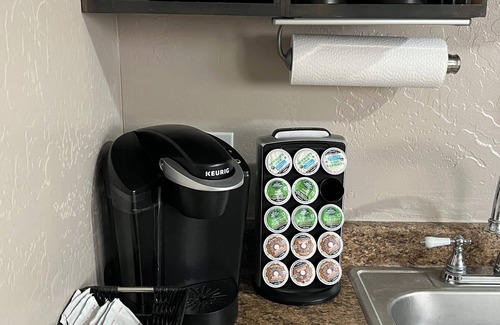 Glendale Apartment | Cozy Guest House Apartment w/Shared Backyard Oasis, Spa & Pool