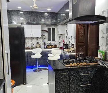 Mylapore Tiruvallikk House | Cozy Guest Room with shared kitchen and living in Chennai with Shared Facilities
