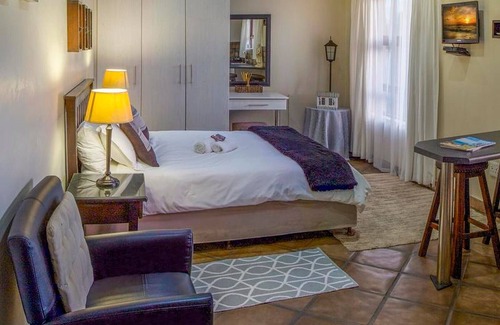 Humewood Bed & Breakfast | Cozy guest room with double bed and kitchen, near Port Elizabeth