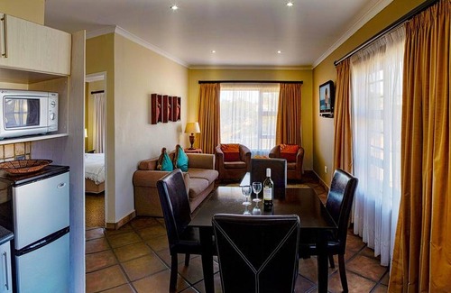 Humewood Bed & Breakfast | Cozy guest room with double bed and kitchen, near Port Elizabeth