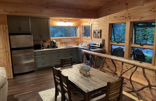 Clayton Cabin | Cozy guesthouse with beautiful Mountain View near the Tallulah River.