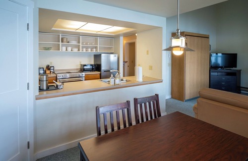 Rosario Hotel | Cozy Harborside Stay | Secluded Orcas Island Getaway- Harborside 2440