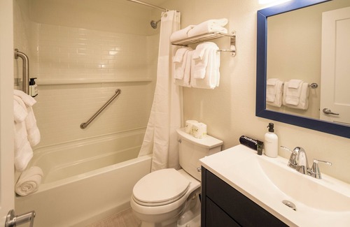 Rosario Hotel | Cozy Harborside Stay | Secluded Orcas Island Getaway- Harborside 2452