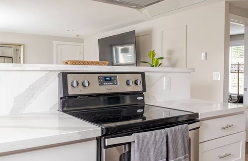 Bryn Mawr-Skyway House | Cozy hidden gem, 2-bedroom house minutes from Seattle. Home away from home