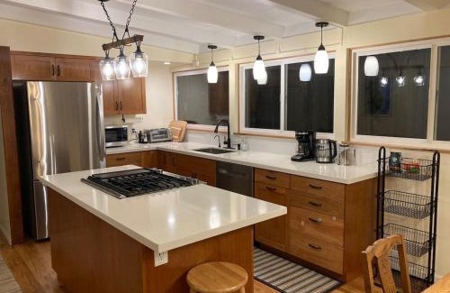 Eureka House | Cozy Hideaway and Hot Tub. Pet Friendly.