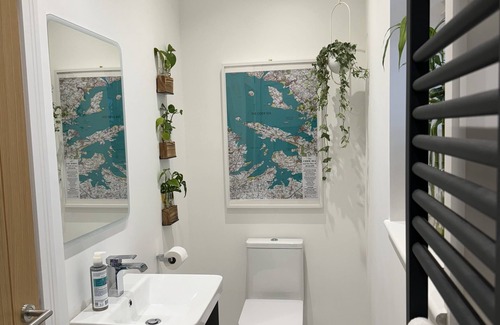 Wedmore Apartment | Cozy hideaway with breathtaking views
