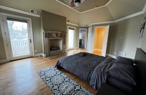 Deerfield House | Cozy Highland Park Home