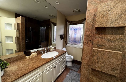 Deerfield House | Cozy Highland Park Home