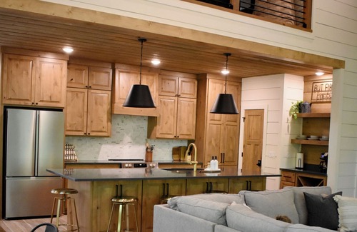 Hoyt House | Cozy Hilltop Hideaway at Lake Eufaula. Back deck Hot tub and balcony Lakeview!