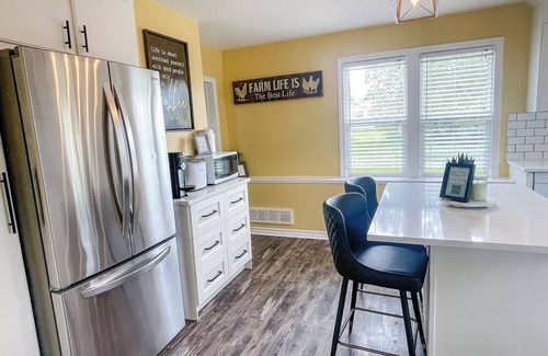 Points East House | Cozy Hilltop Retreat w/Hot Tub, Firepit & Deck. Pet-Friendly!