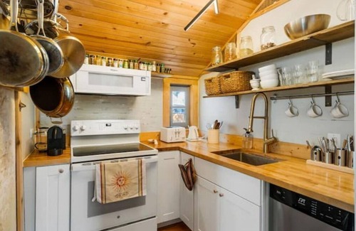 Midtown House | Cozy historic bungalow near the city's best downtown attractions