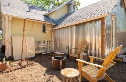 Midtown House | Cozy historic bungalow near the city's best downtown attractions