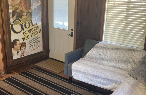 Douglas City House | Cozy historic Mining Cabin in Douglas City close to the Trinity River