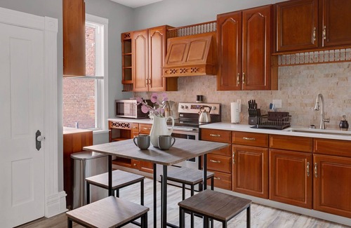 Washington House | Cozy Historic WashMo home