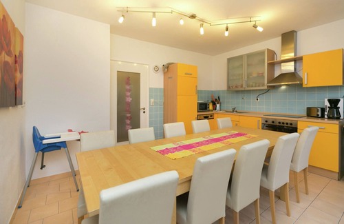 Eslohe House | Cozy Holiday Home in Niedersalwey with Sauna