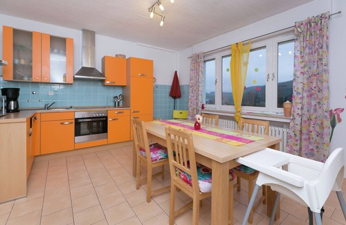 Eslohe House | Cozy Holiday Home in Niedersalwey with Sauna