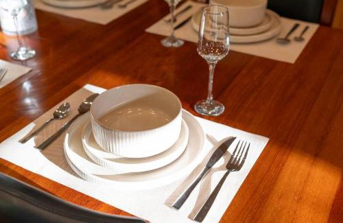 Glenelg House | Cozy holiday home 5 mins walk to beach in Glenelg