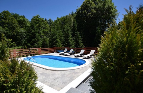 Brod Moravice House | Cozy Holiday Home in Kvarner with Outdoor Jacuzzi