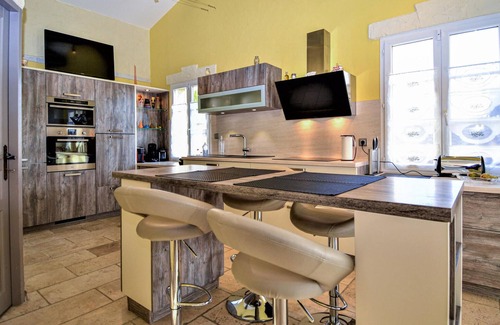 Jonquieres-Saint-Vincent House | Cozy home in Jonquière saint Vincen