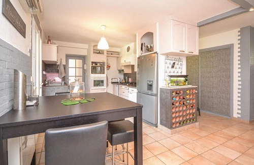 Saint-Paul-Trois-Chateaux House | Cozy home in St.Paul-Trois-Châteaux