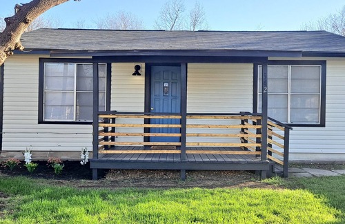 Harlandale House | Cozy Home 10 min from Downtown