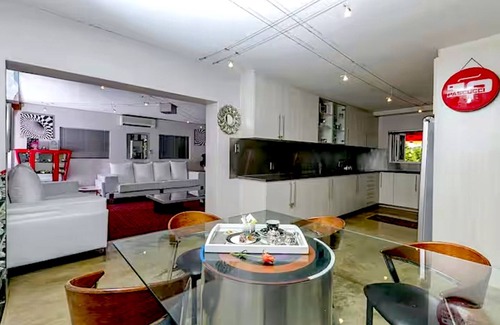 Colchester House | Cozy Home by Sundays River, Close to Addo Elephant Park