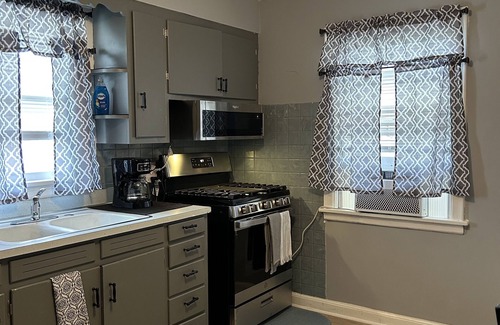 Rockford House | Cozy Home Close To, State Street and Downtown