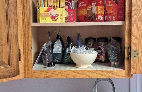 Lloydminster House | Cozy Home for Vacation, Work Stays or Family gatherings . 5 Bedrooms 3 Bathrooms