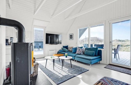 Blavand Strand House | Cozy home in Blåvand with kitchen