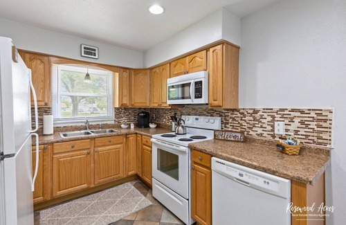 Bourbonnais House | Cozy Home In Bourbonnais-2 king beds close to O.N.U.