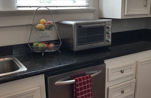 Central Carrollton Association Apartment | Cozy Home in Carrollton/uptown area near Tulane University