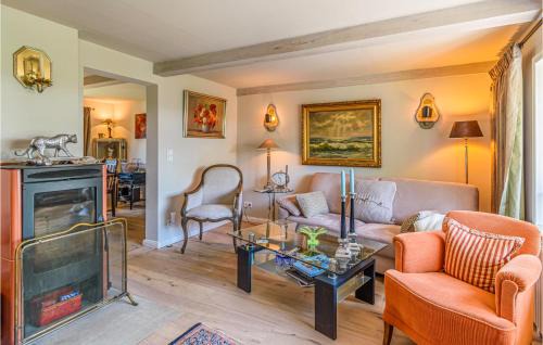 Broderswarft House | Cozy Home In Dagebüll With Kitchen