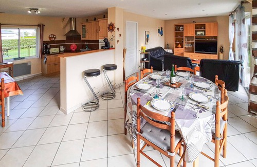 Kerlouan House | Cozy home in Kerlouan with WiFi
